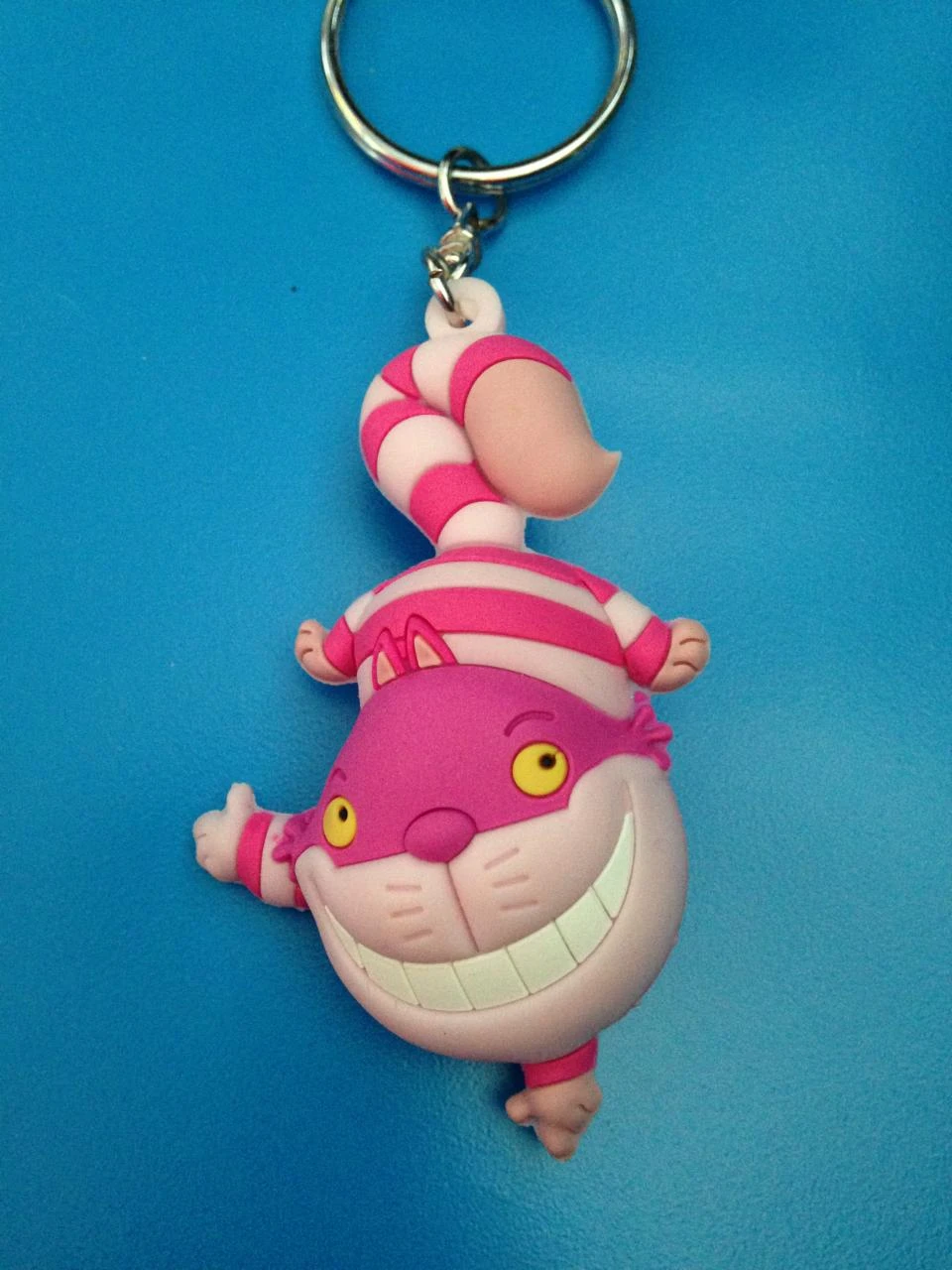 Porte clés disney disneyland paris : Cheshire de Alice au pays des merveilles en